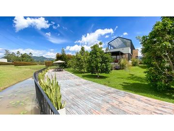 Venta de casa en exclusiva urbanización de Llano Grande Antioquia