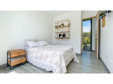 Venta de casa en exclusiva urbanización de Llano Grande Antioquia