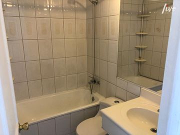 Se vende departamento Riquelme con Catedral, Metro Santa An