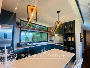 CASA CON VISTA Y ACCESO AL LAGO