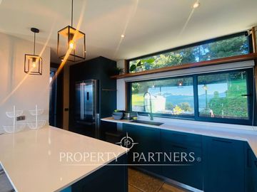 CASA CON VISTA Y ACCESO AL LAGO