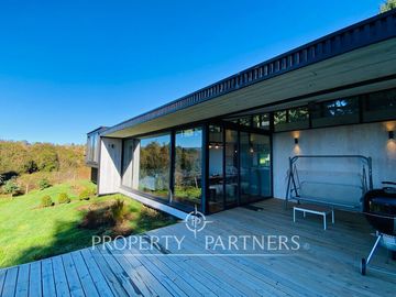 CASA CON VISTA Y ACCESO AL LAGO