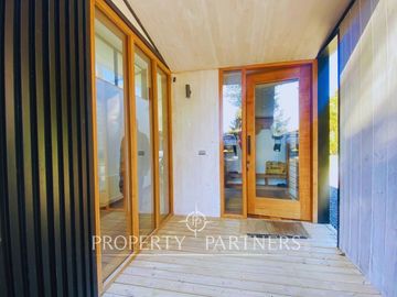 CASA CON VISTA Y ACCESO AL LAGO