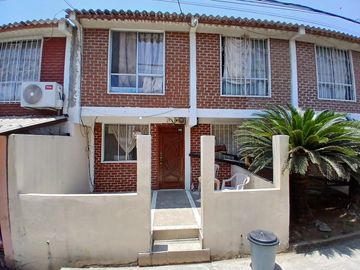 VENTA CASA URB. BEATA MERCEDES MOLINA (RS)