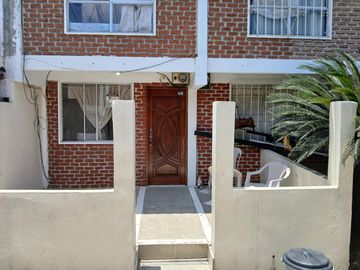 VENTA CASA URB. BEATA MERCEDES MOLINA (RS)