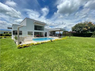 Se vende casa campestre - Sector Pueblo tapao