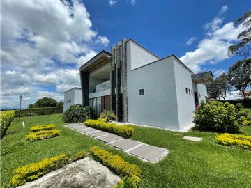 Se vende casa campestre - Sector Pueblo tapao