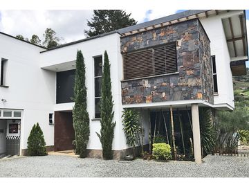 Espectacular casa en Envigado sector Loma del Escobero