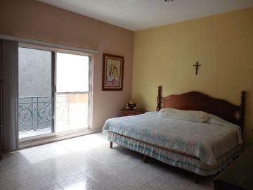 Residencia  en Fraccionamiento Burgos Bugambilias, de  4 recamaras