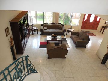Residencia  en Fraccionamiento Burgos Bugambilias, de  4 recamaras