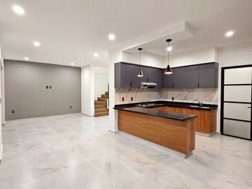 RESIDENCIA DE 4 RECÁMARAS AL NORTE DE VILLA DE ÁLVAREZ