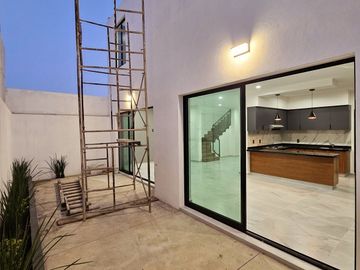 RESIDENCIA DE 4 RECÁMARAS AL NORTE DE VILLA DE ÁLVAREZ