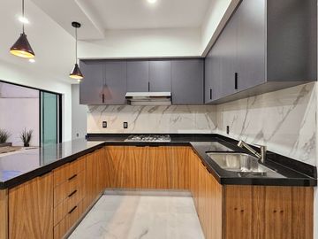 RESIDENCIA DE 4 RECÁMARAS AL NORTE DE VILLA DE ÁLVAREZ