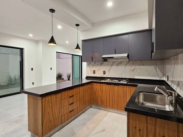 RESIDENCIA DE 4 RECÁMARAS AL NORTE DE VILLA DE ÁLVAREZ