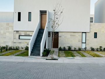 Venta de casa en Cumbres del Lago Juriquilla