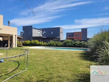 Casa en venta en Canning