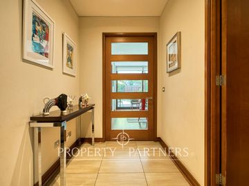 Exclusivo departamento N/O en primer piso con jardín y piscina, Hermanos Cabot