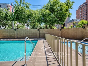 Exclusivo departamento N/O en primer piso con jardín y piscina, Hermanos Cabot