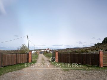 Gran terreno con hermosa casa en KM 9 1/2 Norte