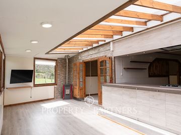 Gran terreno con hermosa casa en KM 9 1/2 Norte