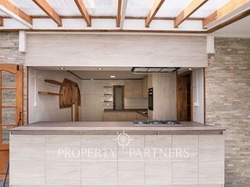 Gran terreno con hermosa casa en KM 9 1/2 Norte