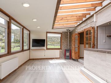Gran terreno con hermosa casa en KM 9 1/2 Norte