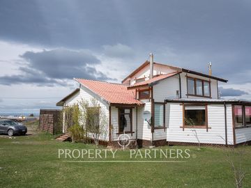 Gran terreno con hermosa casa en KM 9 1/2 Norte