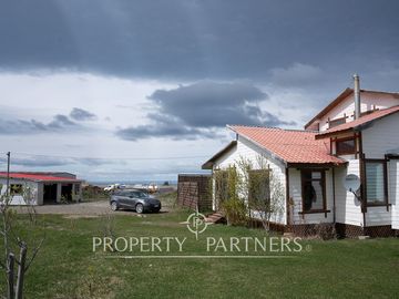 Gran terreno con hermosa casa en KM 9 1/2 Norte