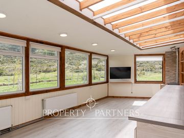 Gran terreno con hermosa casa en KM 9 1/2 Norte
