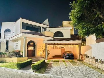CASA EN VENTA  ESTILO MEXICANO EN CAMPESTRE MORILLOTLA! A UN MIN DE PERIFÉRICO!