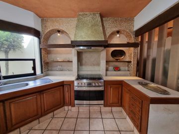 CASA EN VENTA  ESTILO MEXICANO EN CAMPESTRE MORILLOTLA! A UN MIN DE PERIFÉRICO!