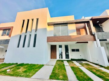 CASAS NUEVAS EN VENTA Y PREVENTA EN PUEBLO MÁGICO, 3 REC. JARDÍN, ROOF,