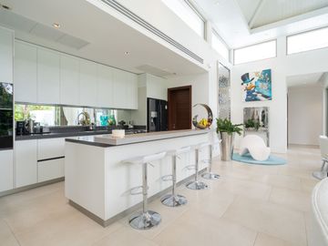 5 Bedroom Luxury Pool Villa for Sale