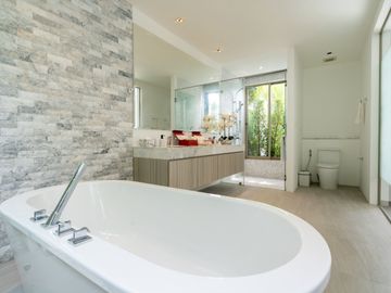 5 Bedroom Luxury Pool Villa for Sale