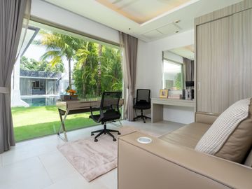 5 Bedroom Luxury Pool Villa for Sale
