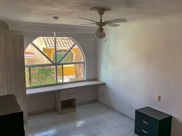Casa en venta en Coto Bugambilias Country Cristal en  sur