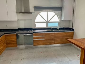 Casa en venta en Coto Bugambilias Country Cristal en  sur