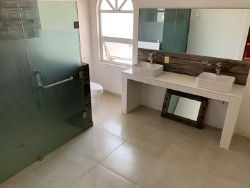 Casa en venta en Coto Bugambilias Country Cristal en  sur