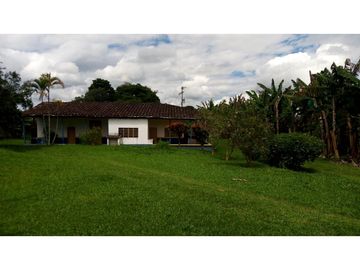 Se vende excelente finca en Montenegro