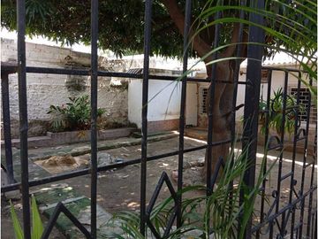 Amplia Casa En Zona Comercial En Gaira Rodadero Santa Marta