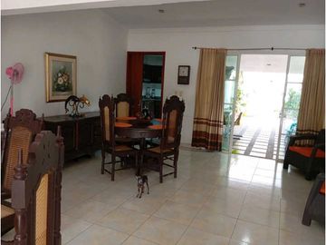 Amplia Casa En Zona Comercial En Gaira Rodadero Santa Marta