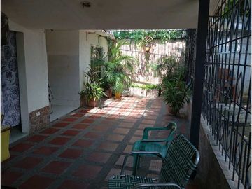 Amplia Casa En Zona Comercial En Gaira Rodadero Santa Marta