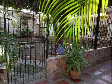 Amplia Casa En Zona Comercial En Gaira Rodadero Santa Marta