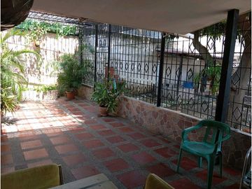 Amplia Casa En Zona Comercial En Gaira Rodadero Santa Marta