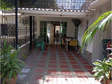 Amplia Casa En Zona Comercial En Gaira Rodadero Santa Marta