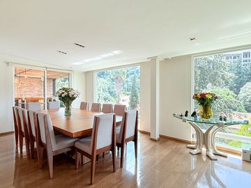 Casa remodelada con terraza y jardín en La  Herradura