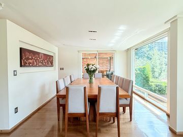 Casa remodelada con terraza y jardín en La  Herradura