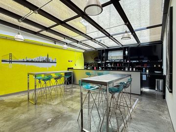 Casa remodelada con terraza y jardín en La  Herradura