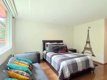 Casa remodelada con terraza y jardín en La  Herradura