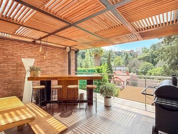 Casa remodelada con terraza y jardín en La  Herradura